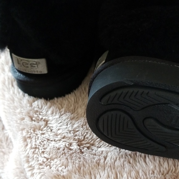 🖤New Ugg boots with attached fur🖤 - Picture 6 of 7